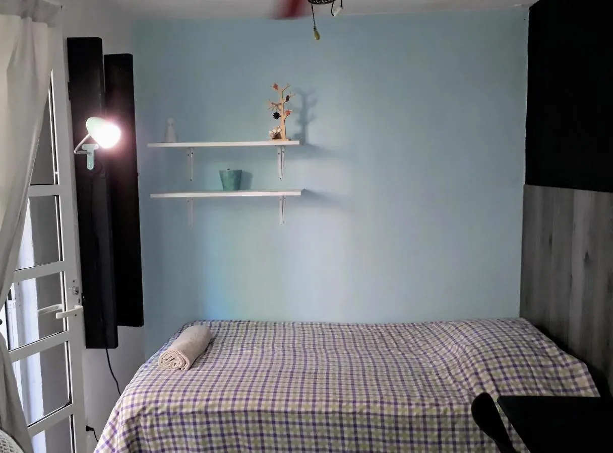 Room In Guest Room - Low Budget Small Room, With Wi-Fi Private Bathroom At Downtown Cancún