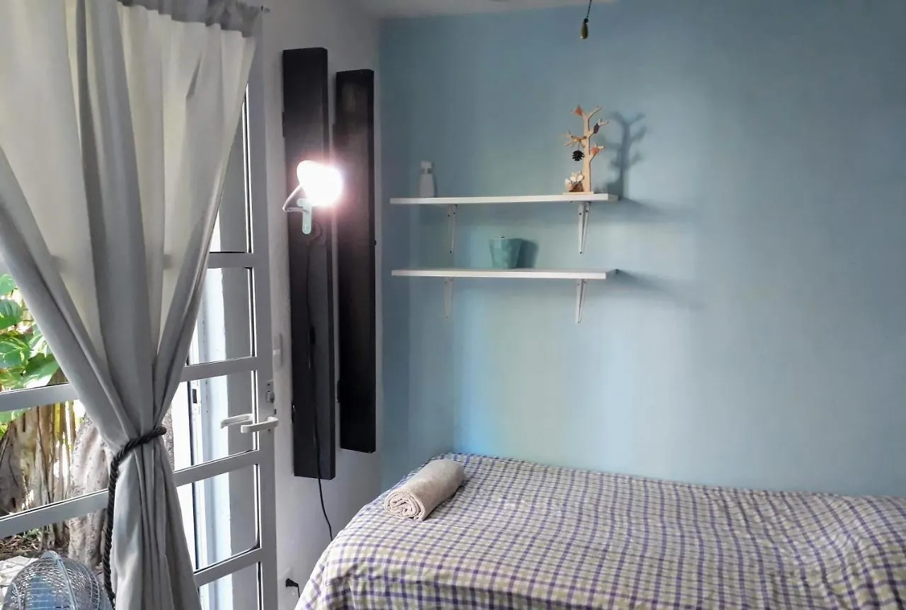 Gasthuis Room In Guest Room - Low Budget Small Room, With Wi-Fi Private Bathroom At Downtown Cancún